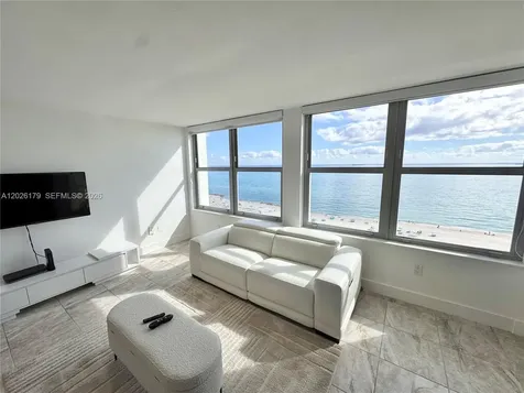 2899 Collins Avenue Miami Beach FL 33140