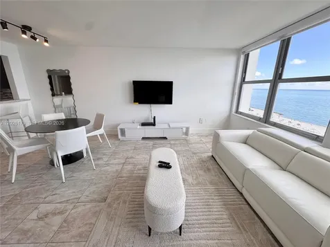2899 Collins Avenue Miami Beach FL 33140