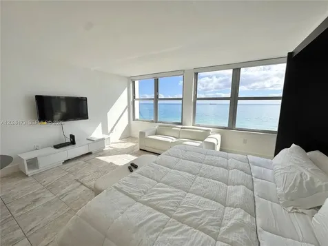 2899 Collins Avenue Miami Beach FL 33140