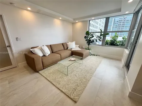2899 Collins Avenue Miami Beach FL 33140