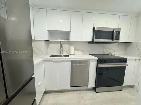 2899 Collins Avenue Miami Beach FL 33140
