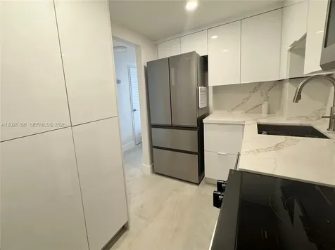 2899 Collins Avenue Miami Beach FL 33140