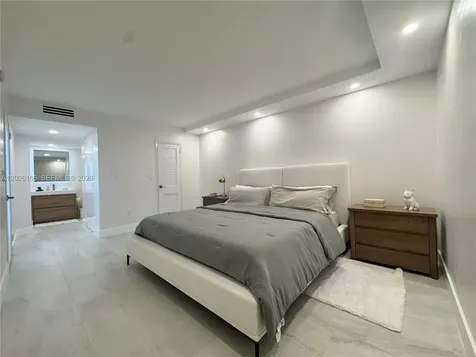 2899 Collins Avenue Miami Beach FL 33140