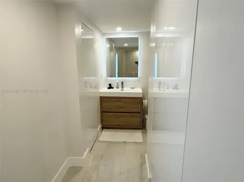 2899 Collins Avenue Miami Beach FL 33140