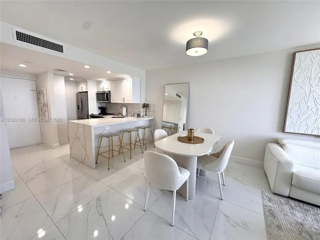 2899 Collins Avenue Miami Beach FL 33140