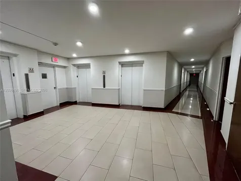 2899 Collins Avenue Miami Beach FL 33140