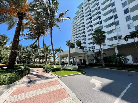 2899 Collins Avenue Miami Beach FL 33140