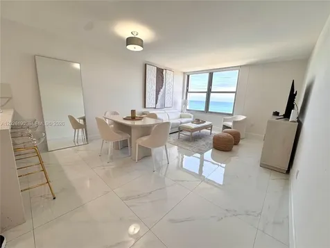 2899 Collins Avenue Miami Beach FL 33140