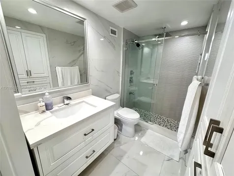 2899 Collins Avenue Miami Beach FL 33140