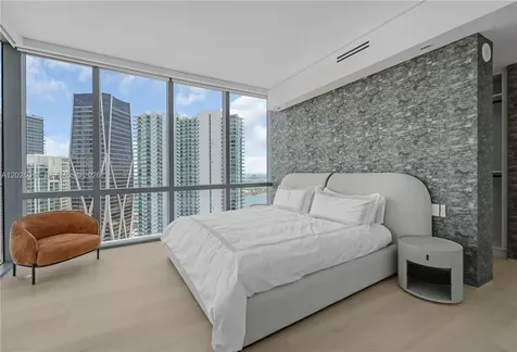 851 NE 1st Avenue Miami FL 33132