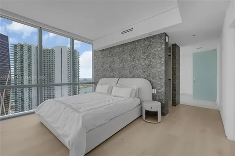851 NE 1st Avenue Miami FL 33132