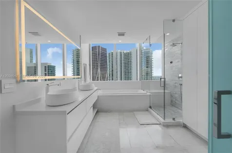 851 NE 1st Avenue Miami FL 33132