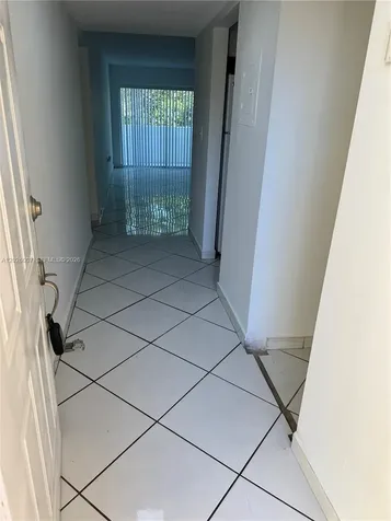 1555 W 44th Place Hialeah FL 33012