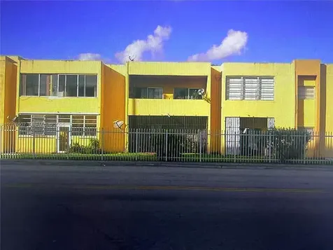 1555 W 44th Place Hialeah FL 33012