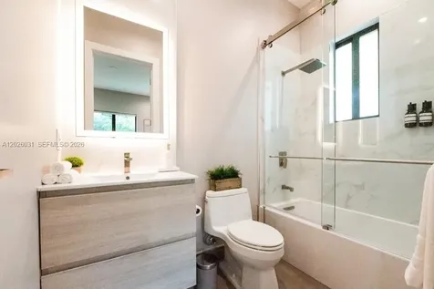 3379 William Avenue Miami FL 33133