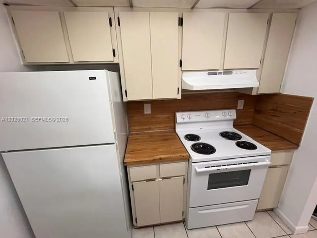 6995 NW 186th Street Hialeah FL 33015