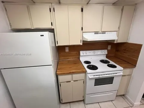 6995 NW 186th Street Hialeah FL 33015