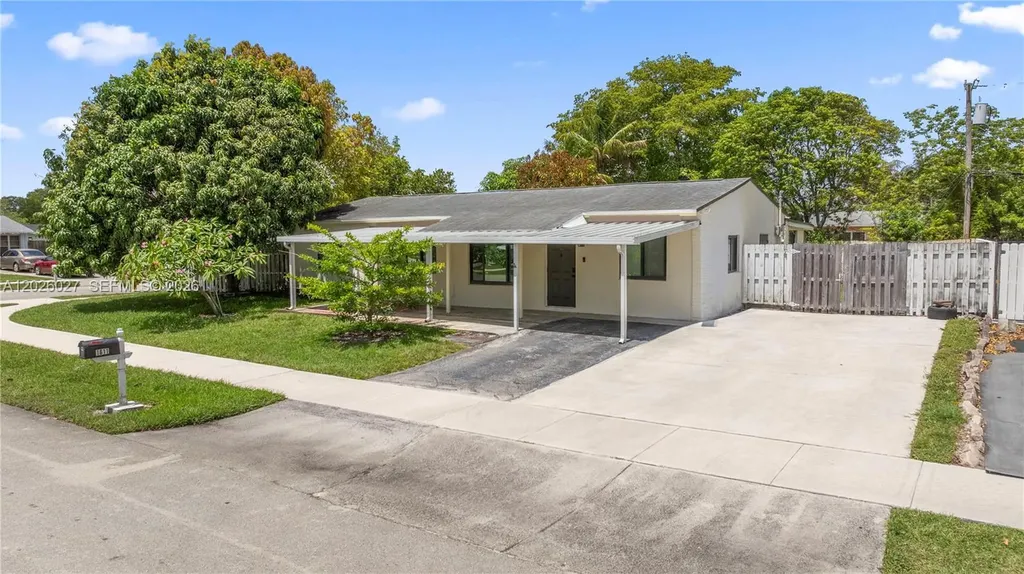 1611 SW 67th Avenue North Lauderdale FL 33068