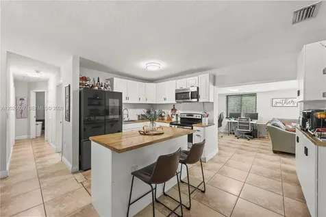 1611 SW 67th Avenue North Lauderdale FL 33068