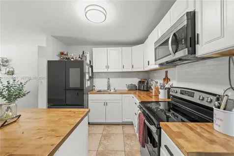 1611 SW 67th Avenue North Lauderdale FL 33068