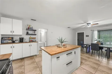 1611 SW 67th Avenue North Lauderdale FL 33068