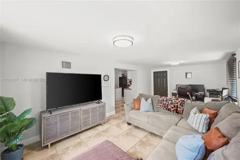 1611 SW 67th Avenue North Lauderdale FL 33068
