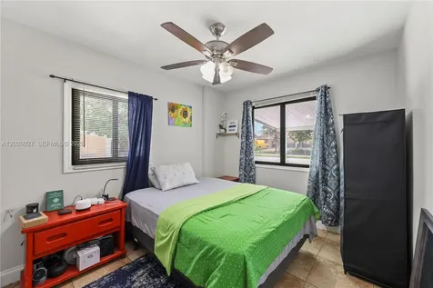1611 SW 67th Avenue North Lauderdale FL 33068