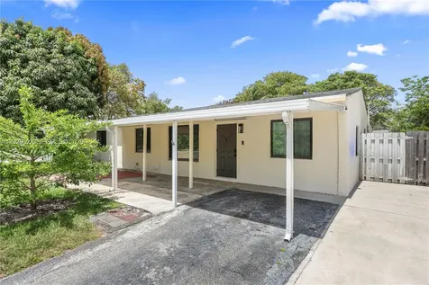 1611 SW 67th Avenue North Lauderdale FL 33068