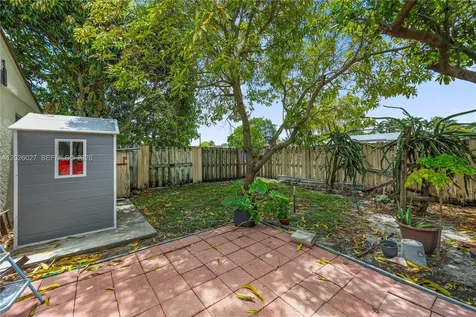 1611 SW 67th Avenue North Lauderdale FL 33068