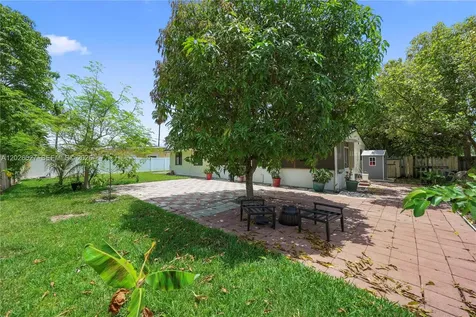 1611 SW 67th Avenue North Lauderdale FL 33068