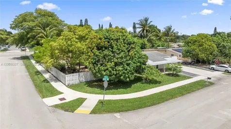1611 SW 67th Avenue North Lauderdale FL 33068