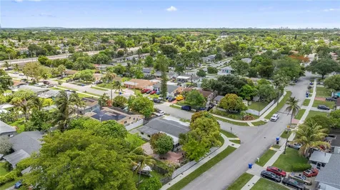 1611 SW 67th Avenue North Lauderdale FL 33068