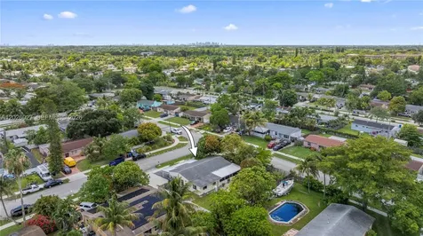 1611 SW 67th Avenue North Lauderdale FL 33068