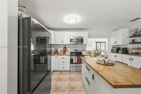 1611 SW 67th Avenue North Lauderdale FL 33068
