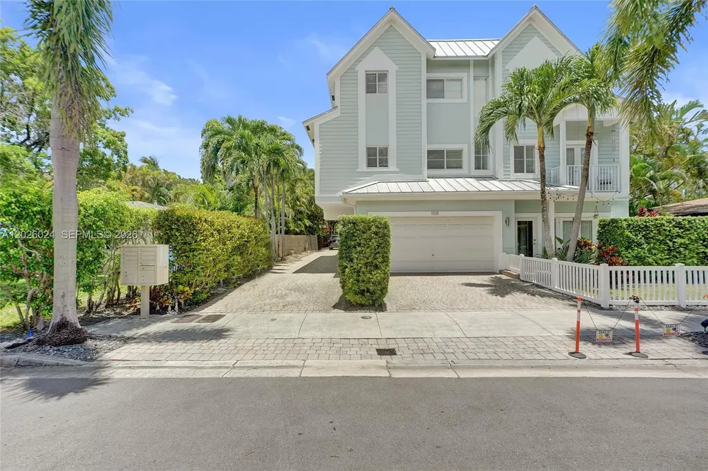 1112 NE 17th Way Fort Lauderdale FL 33304
