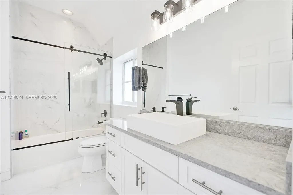 1112 NE 17th Way Fort Lauderdale FL 33304