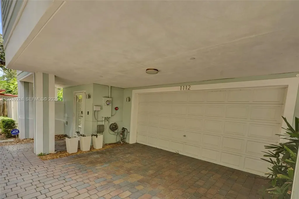 1112 NE 17th Way Fort Lauderdale FL 33304