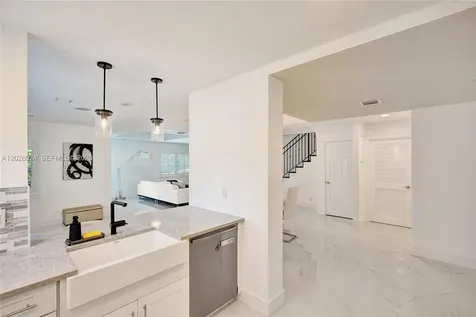 1112 NE 17th Way Fort Lauderdale FL 33304