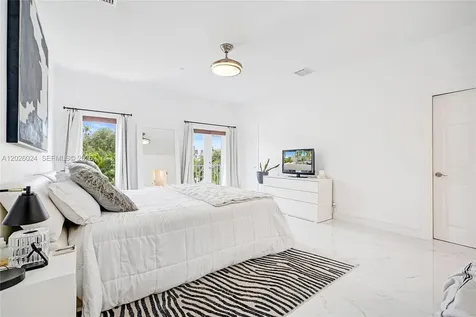 1112 NE 17th Way Fort Lauderdale FL 33304