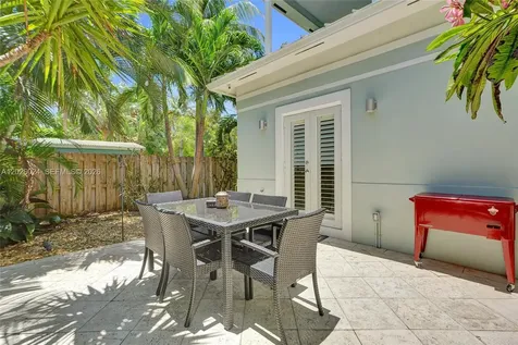 1112 NE 17th Way Fort Lauderdale FL 33304