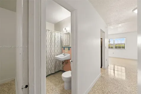 3209 NW 13th Terrace Miami FL 33125