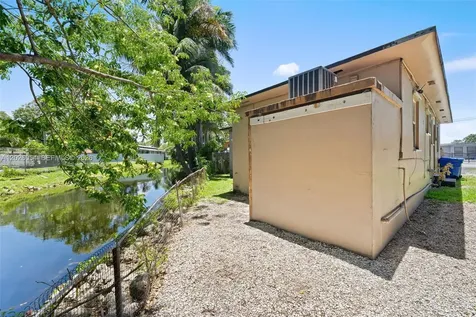 3209 NW 13th Terrace Miami FL 33125