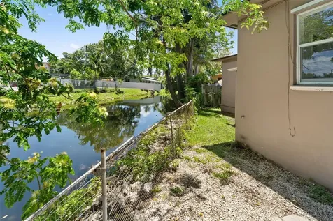 3209 NW 13th Terrace Miami FL 33125