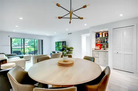 302 Lakeview Drive Weston FL 33326