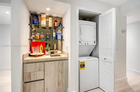 302 Lakeview Drive Weston FL 33326