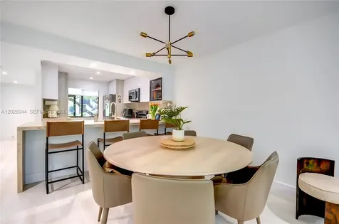 302 Lakeview Drive Weston FL 33326
