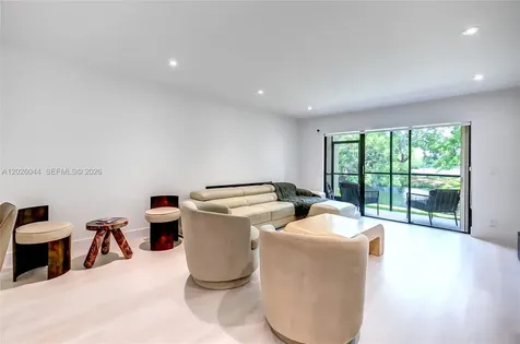 302 Lakeview Drive Weston FL 33326