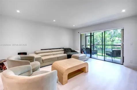 302 Lakeview Drive Weston FL 33326