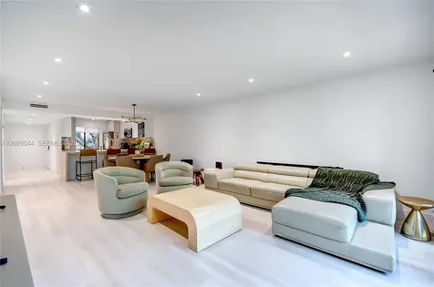 302 Lakeview Drive Weston FL 33326