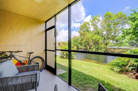302 Lakeview Drive Weston FL 33326